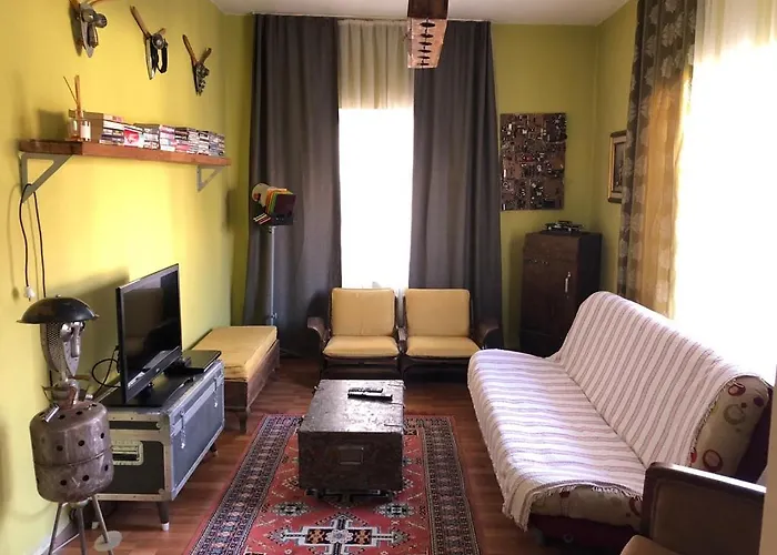 Daire Merkez Müthiş Lokasyon Ayrı Mutfaklı Antalya